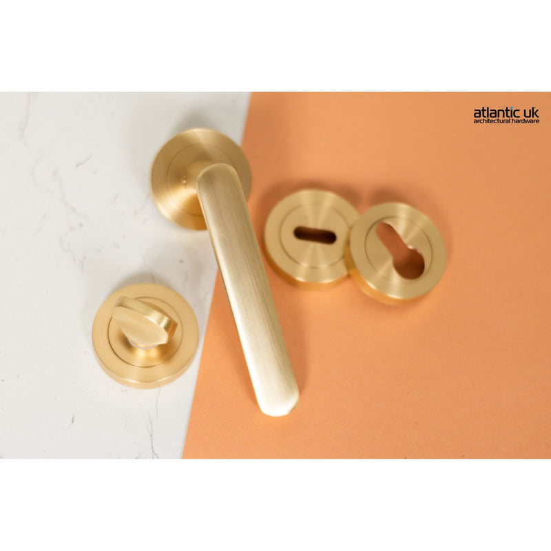 STATUS Carolina Lever Door Handle on Round Rose - Satin Brass - S42RSB