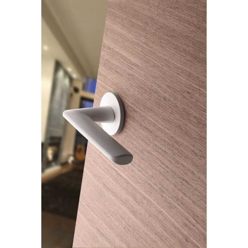 Tupai Exclusivo 5S Line Tavira Lever Door Handle on 5mm Slimline Round Rose - White - XT3098R5SWH