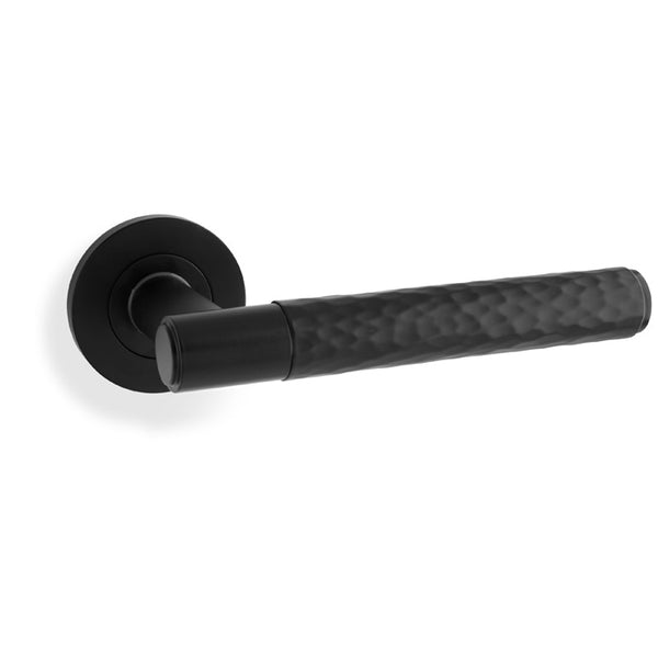 Alexander & Wilks Alexander & Wilks Spitfire Hammered Lever on Round Rose - Black - AW223BL